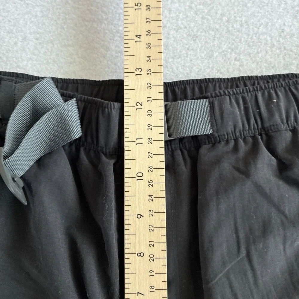 The North Face Mens Class V Belted Trunks Black Nylon Mesh Lined Medium Hiking